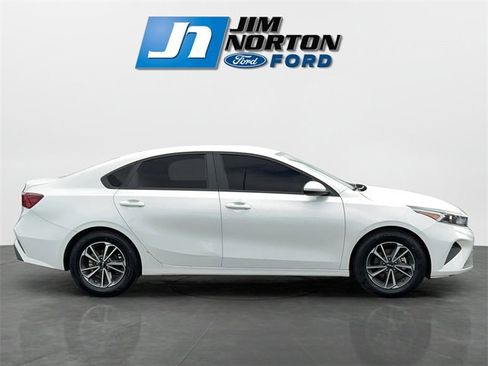 Used 2023 Kia Forte LXS image 2