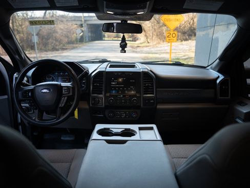 Used 2019 Ford F250 XLT w/ XLT Value Package image 13