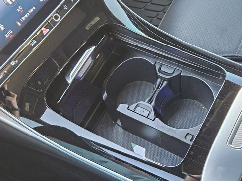 Used 2025 Mercedes-Benz C 300 Sedan image 20