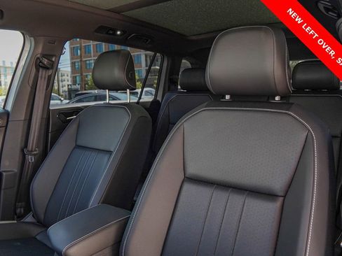 Used 2024 Volkswagen Tiguan SE R-Line image 12