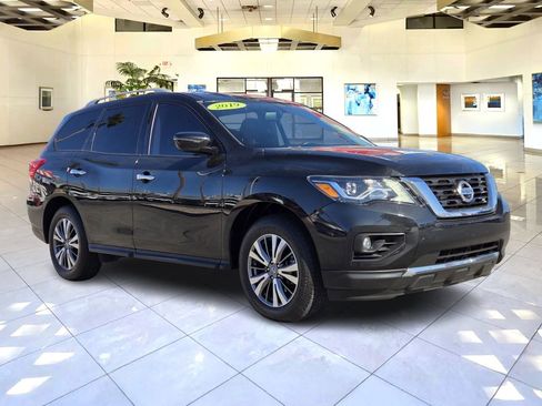 Used 2019 Nissan Pathfinder SV image 3
