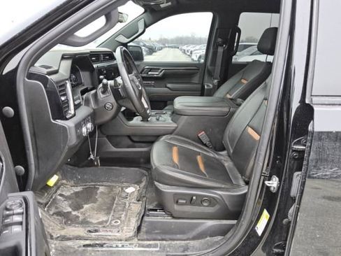 Used 2024 GMC Sierra 1500 AT4 w/ Technology Package image 4