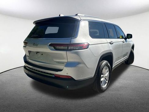 Used 2022 Jeep Grand Cherokee L Laredo w/ Luxury Tech Group I AWD/4WD image 17