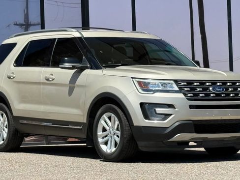Used 2017 Ford Explorer XLT FWD image 17