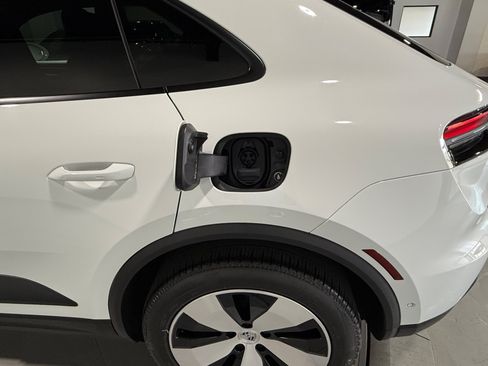 Used 2024 Porsche Macan 4 Electric AWD/4WD image 18