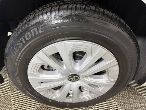 Used 2022 Toyota Prius image 17