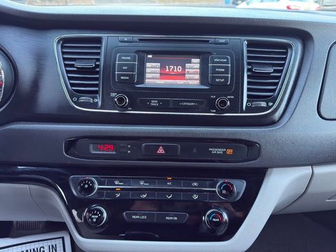 Used 2016 Kia Sedona LX w/ LX Convenience Package image 30