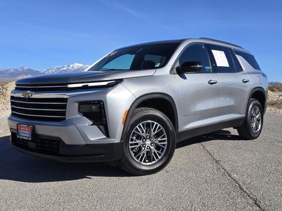 Used 2024 Chevrolet Traverse LT