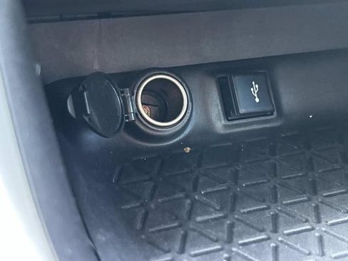 Used 2020 Toyota RAV4 XLE w/ Convenience Package FWD image 38