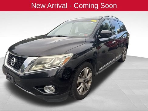 Used 2015 Nissan Pathfinder Platinum w/ Family Entertainment Package FWD image 1