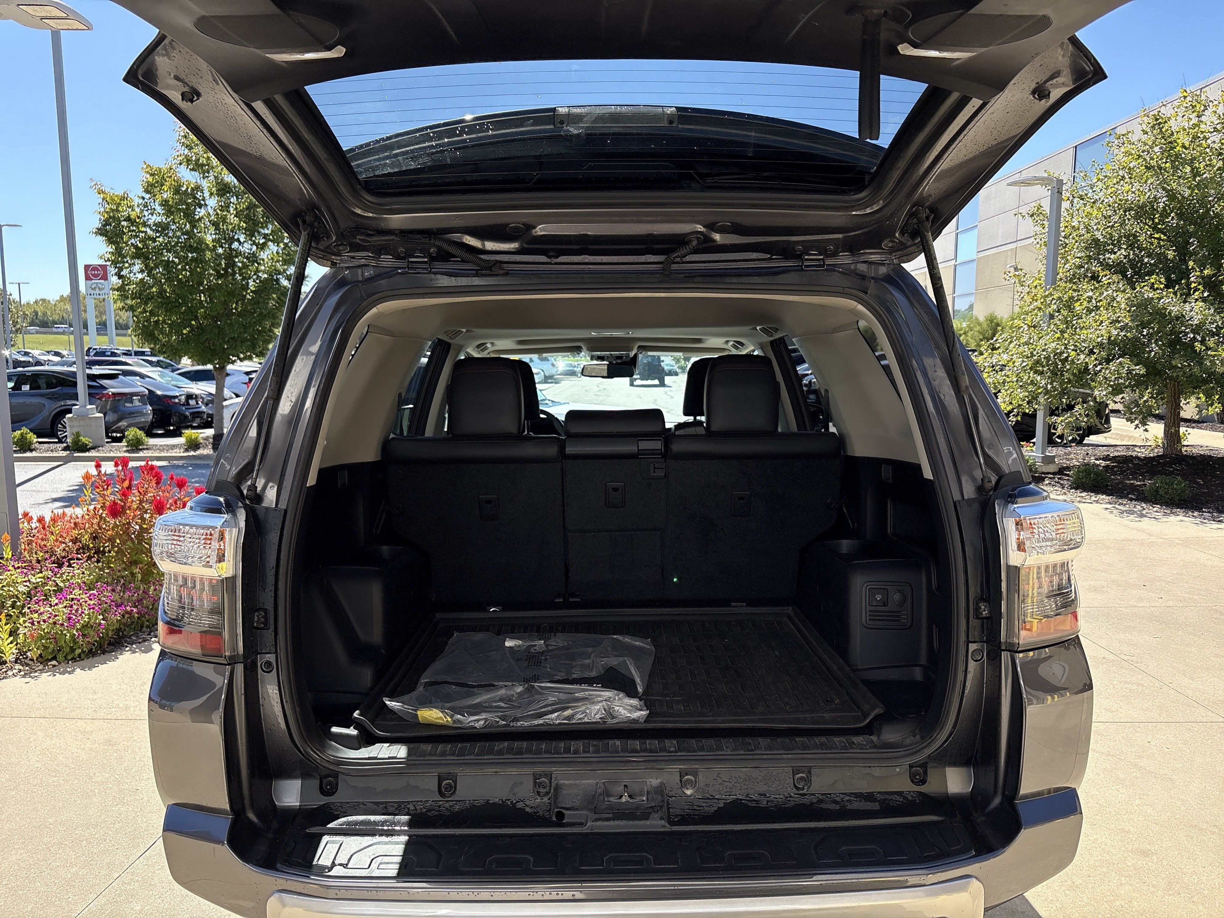 Used 2020 Toyota 4Runner TRD Off-Road Premium w/ Moonroof Package AWD/4WD image 32