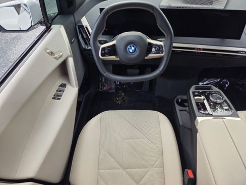 Used 2024 BMW iX xDrive50 w/ Sport Package AWD/4WD image 12