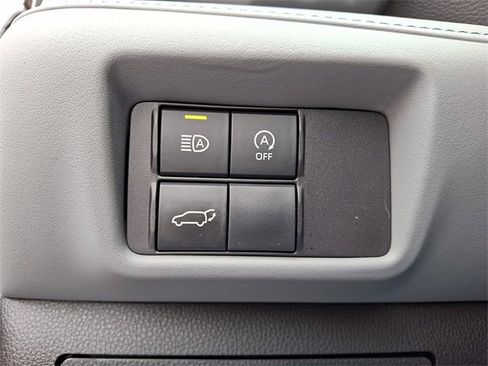 Certified 2023 Toyota Highlander XLE image 27