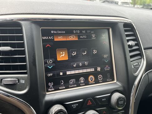 Used 2017 Jeep Grand Cherokee Limited w/ Luxury Group II AWD/4WD image 18