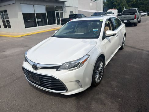 Used 2016 Toyota Avalon Limited w/ Toyota Safety Sense Package FWD image 2