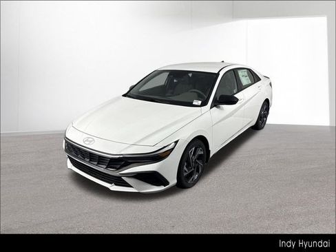 Certified 2025 Hyundai Elantra Sport FWD image 45