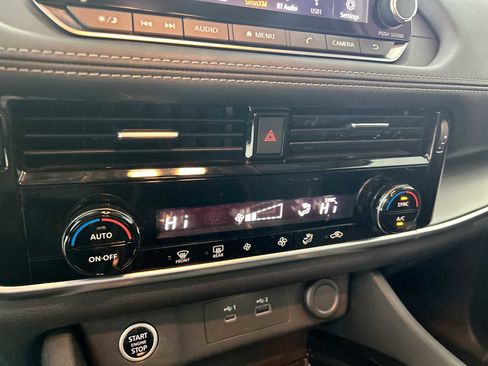 Used 2022 Nissan Rogue SV image 16