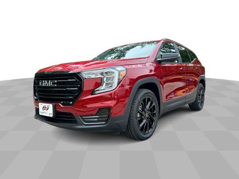 Certified 2024 GMC Terrain SLE w/ Driver Convenience Package AWD/4WD image 1