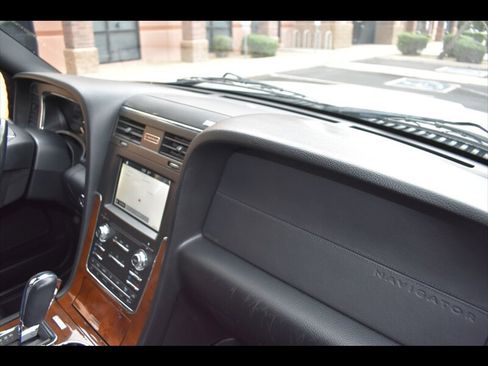 Used 2017 Lincoln Navigator Select image 37