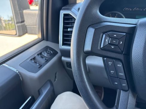 Used 2018 Ford F150 XLT AWD/4WD image 15