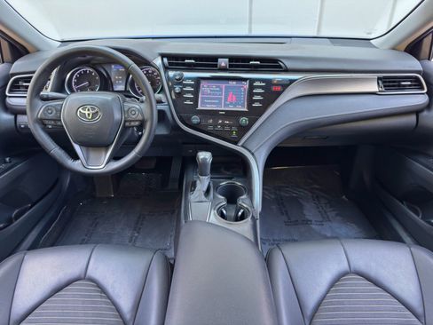 Used 2020 Toyota Camry SE FWD image 11