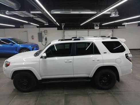 Used 2021 Toyota 4Runner SR5 Premium w/ Moonroof Package RWD image 40