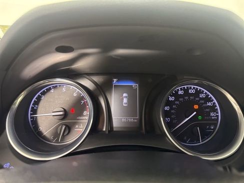 Used 2020 Toyota Camry SE image 32