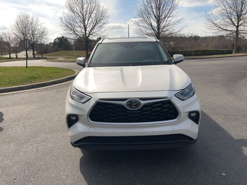 Used 2020 Toyota Highlander XLE image 10