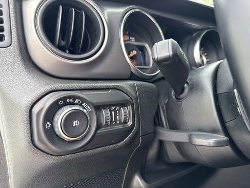Used 2021 Jeep Wrangler Unlimited Sport image 30