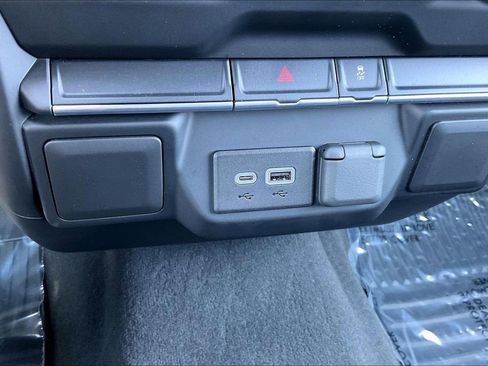 Used 2022 Chevrolet Silverado 2500 Custom image 31