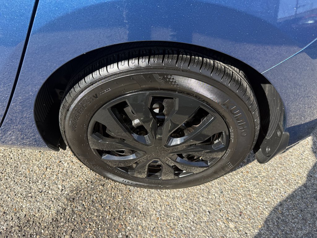 Used 2016 Hyundai Elantra GT FWD image 9