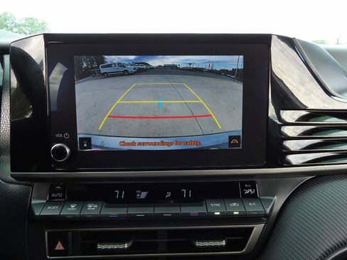 Used 2025 Toyota Camry SE w/ Convenience Package image 22