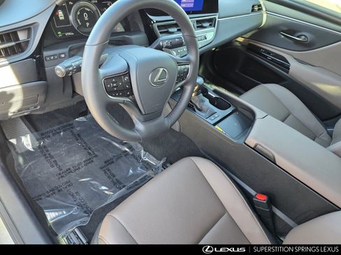 Certified 2025 Lexus ES 300h w/ Premium Package image 14