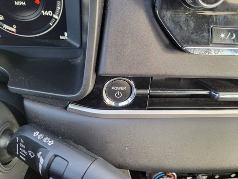 Used 2023 Mitsubishi Outlander SE image 22