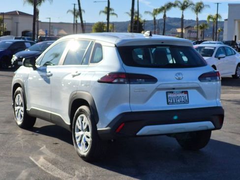 Used 2026 Toyota Corolla Cross L image 8