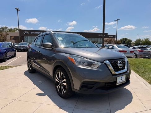 Used 2019 Nissan Kicks SV FWD image 12