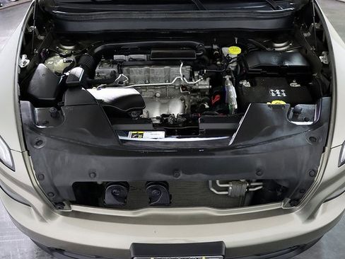 Used 2018 Jeep Cherokee Latitude Plus w/ Cold Weather Group image 36