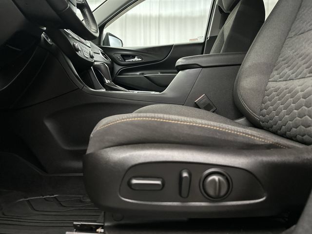 Used 2018 Chevrolet Equinox LT AWD/4WD image 16