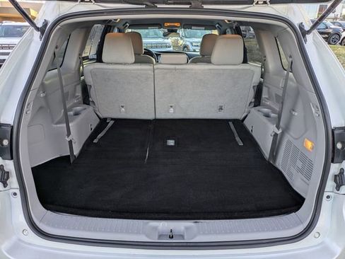 Used 2019 Toyota Highlander LE FWD image 13