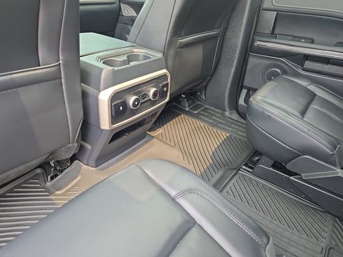 Used 2023 Ford Expedition Max XLT AWD/4WD image 19