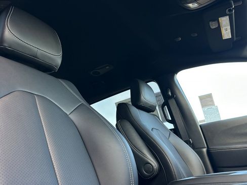 New 2026 Chrysler Pacifica Select image 15