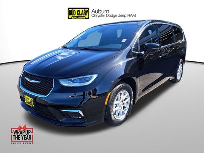 New 2026 Chrysler Pacifica Select