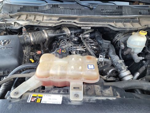 Used 2016 RAM 1500 Laramie w/ Convenience Group image 9