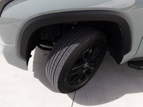 Used 2025 Toyota Tundra Limited AWD/4WD image 5