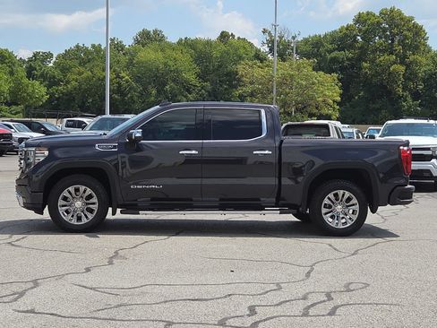 Used 2023 GMC Sierra 1500 Denali w/ Technology Package AWD/4WD image 2