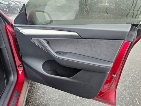 Used 2024 Tesla Model Y Performance image 10