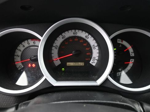 Used 2015 Toyota Tacoma 4x4 Access Cab V6 w/ TRD Sport Package image 14