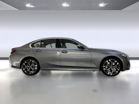 Used 2026 BMW 330i Sedan w/ Premium Package RWD image 7
