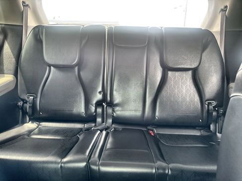 Used 2025 Kia Carnival FWD image 18