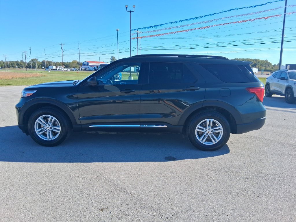 Used 2023 Ford Explorer XLT AWD/4WD image 32